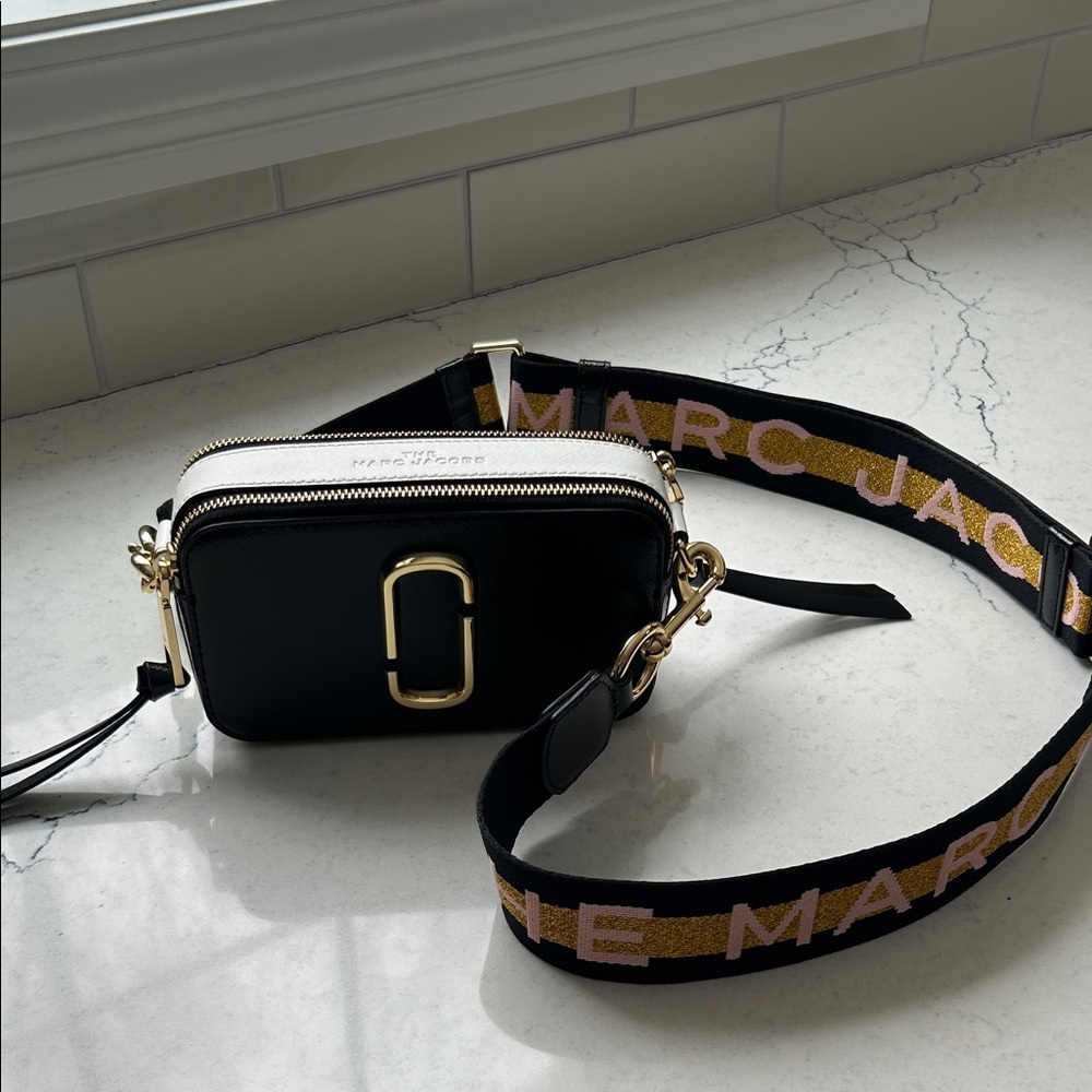 Marc Jacobs Black and White Snapshot Crossbody w/Logo Strap in vibrant pink/gold